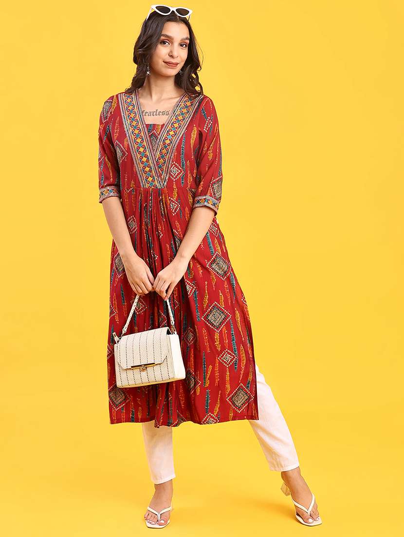 women three quarter sleeve kurta and legging set