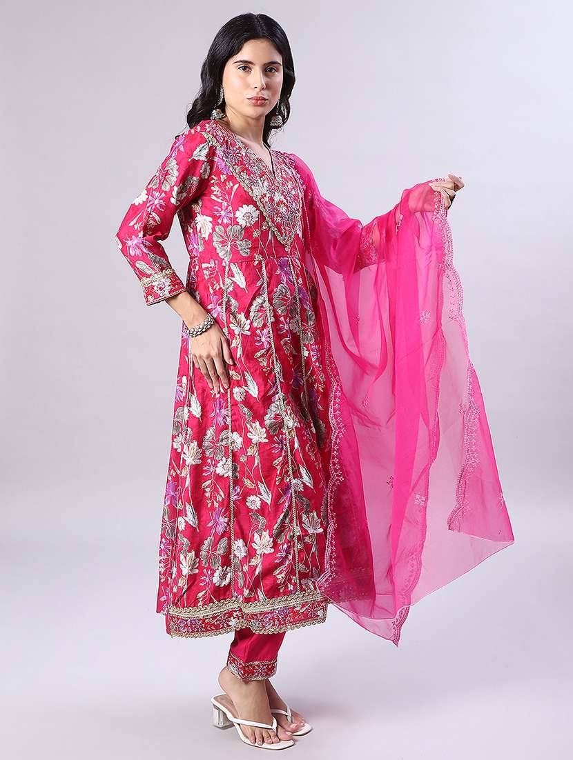 women three quarter sleeve kurta and pant with dupatta - 22057490 -  Standard Image - 2
