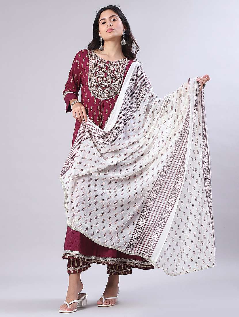 women three quarter sleeve kurta and pant with dupatta