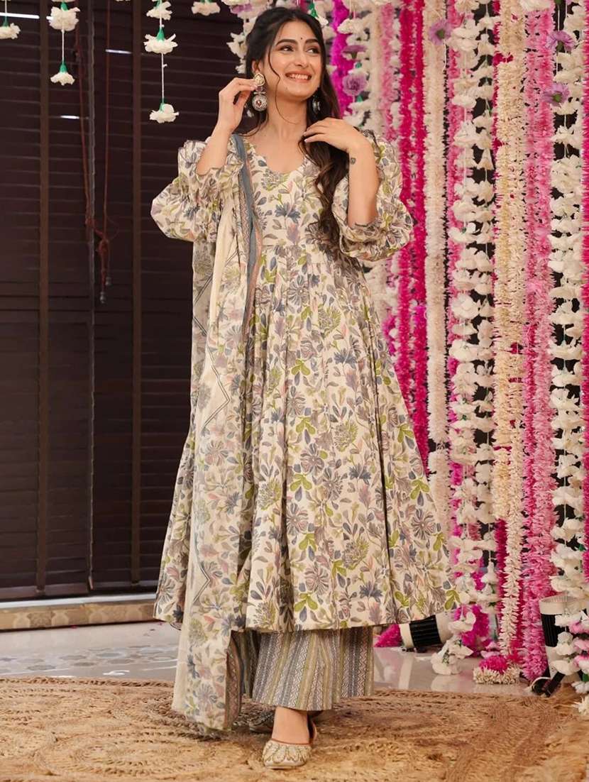 women three quarter sleeve kurta palazzo with dupatta set - 22057666 - Standard Image - 2