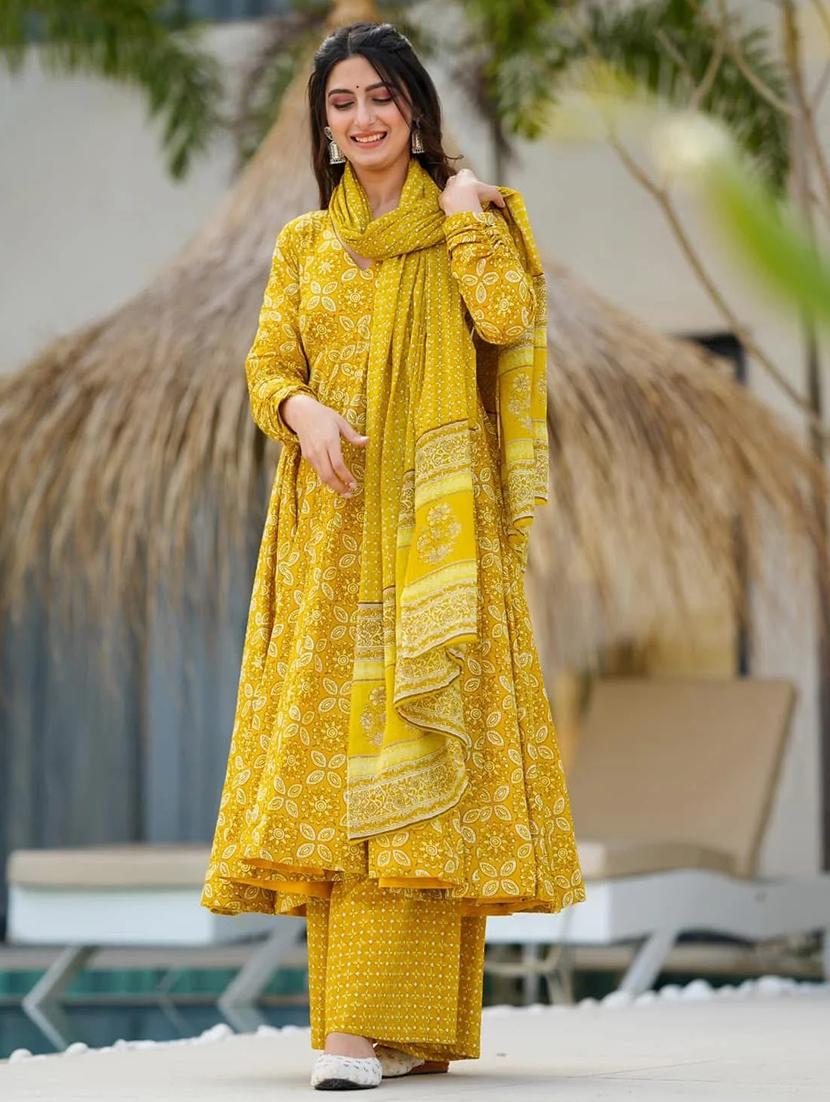 women three quarter sleeve kurta palazzo with dupatta set - 22057674 - Standard Image - 2