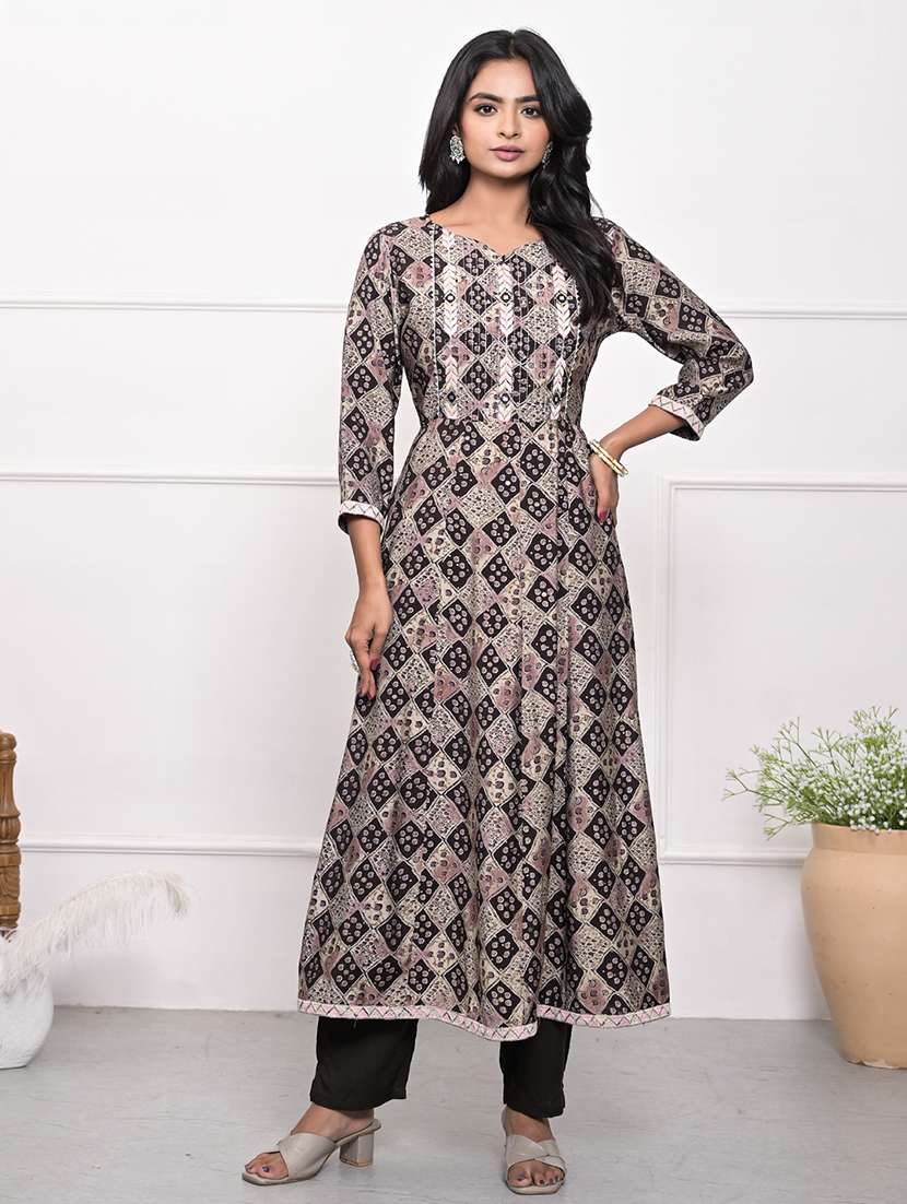 women three quarter sleeve kurta and pant with dupatta  - 22058059 -  Standard Image - 2