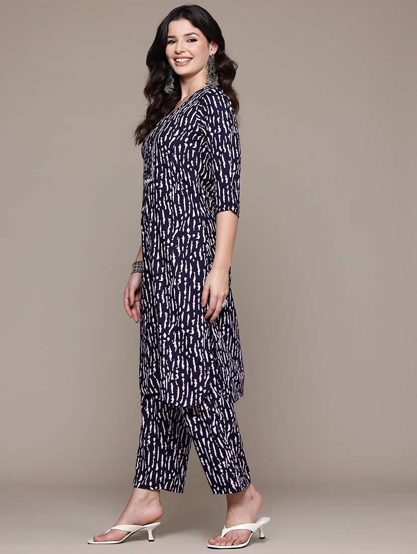 women three quarter sleeve kurta and palazzo set - 22058135 -  Standard Image - 2
