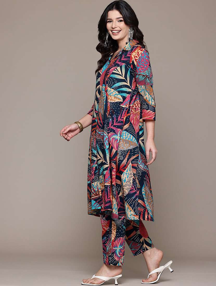 women three quarter sleeve kurta and pant set - 22058139 -  Standard Image - 2