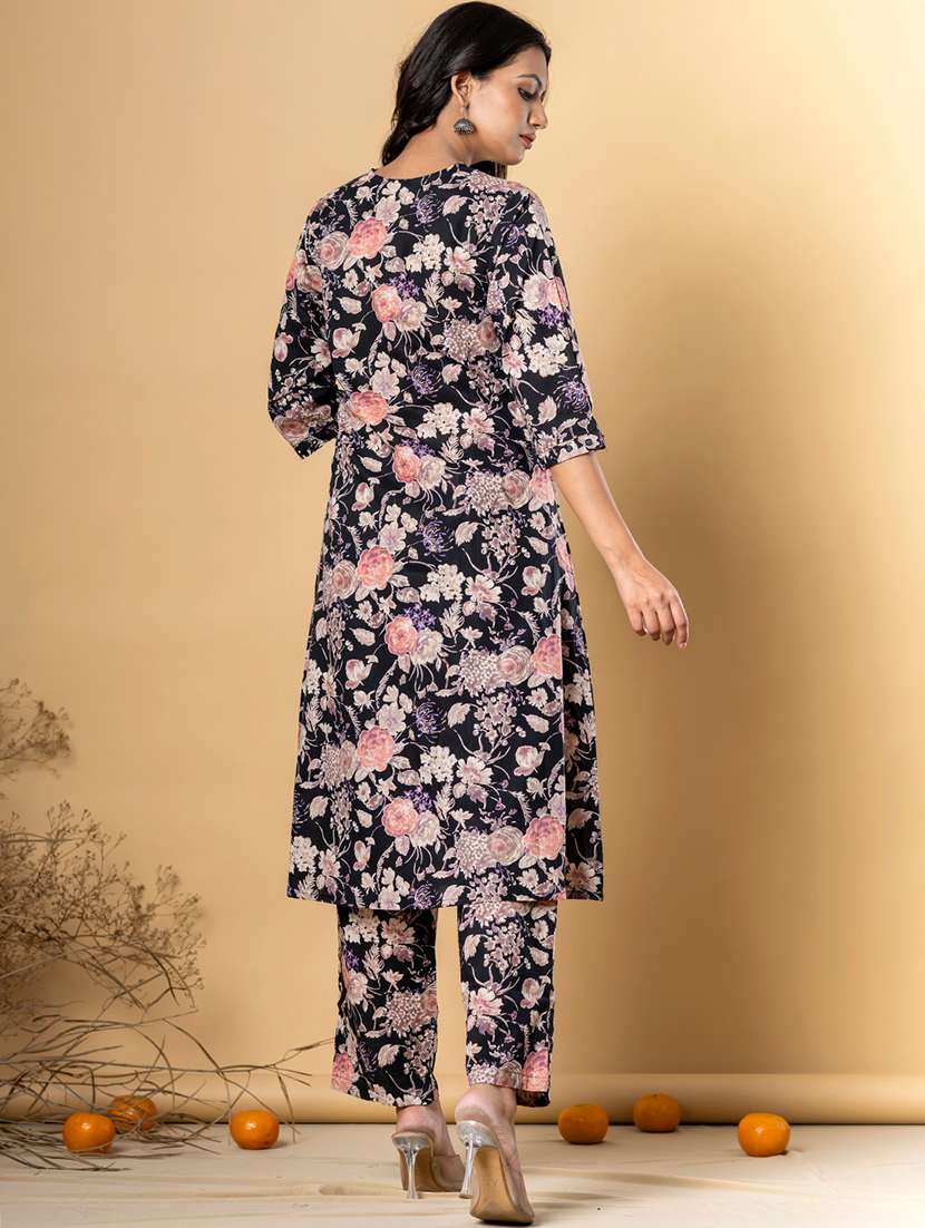 women three quarter sleeve kurta and pant set - 22058171 -  Standard Image - 2