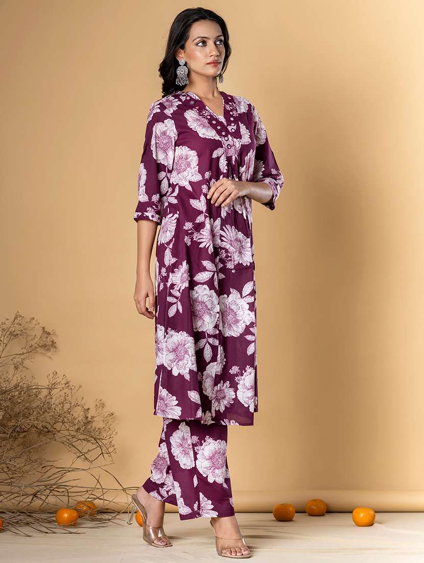 women three quarter sleeve kurta and pant set - 22058188 -  Standard Image - 2