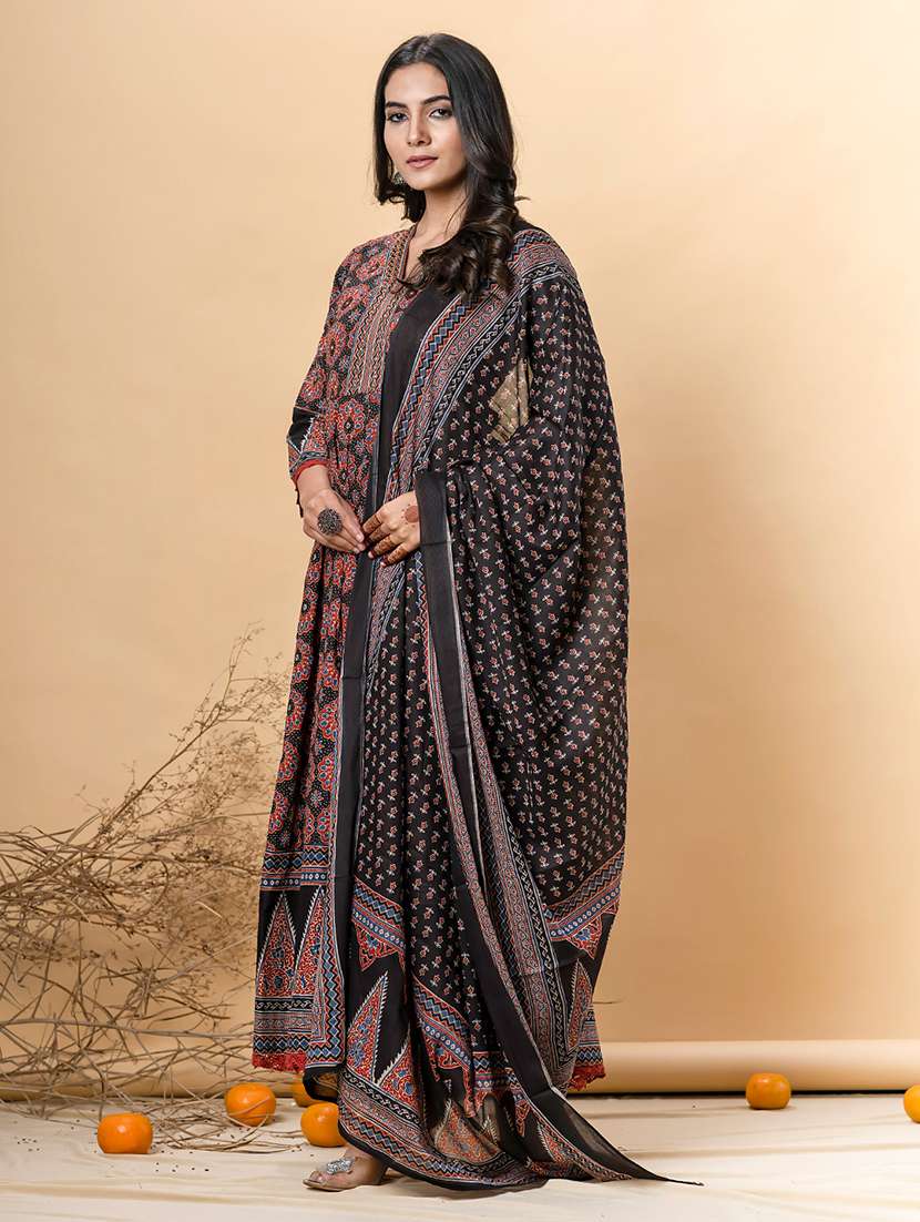 women three quarter sleeve kurta pant with dupatta set - 22058203 -  Standard Image - 2