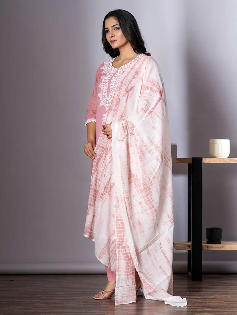 women three quarter sleeve kurta and pant with dupatta  - 22058210 -  Standard Image - 2