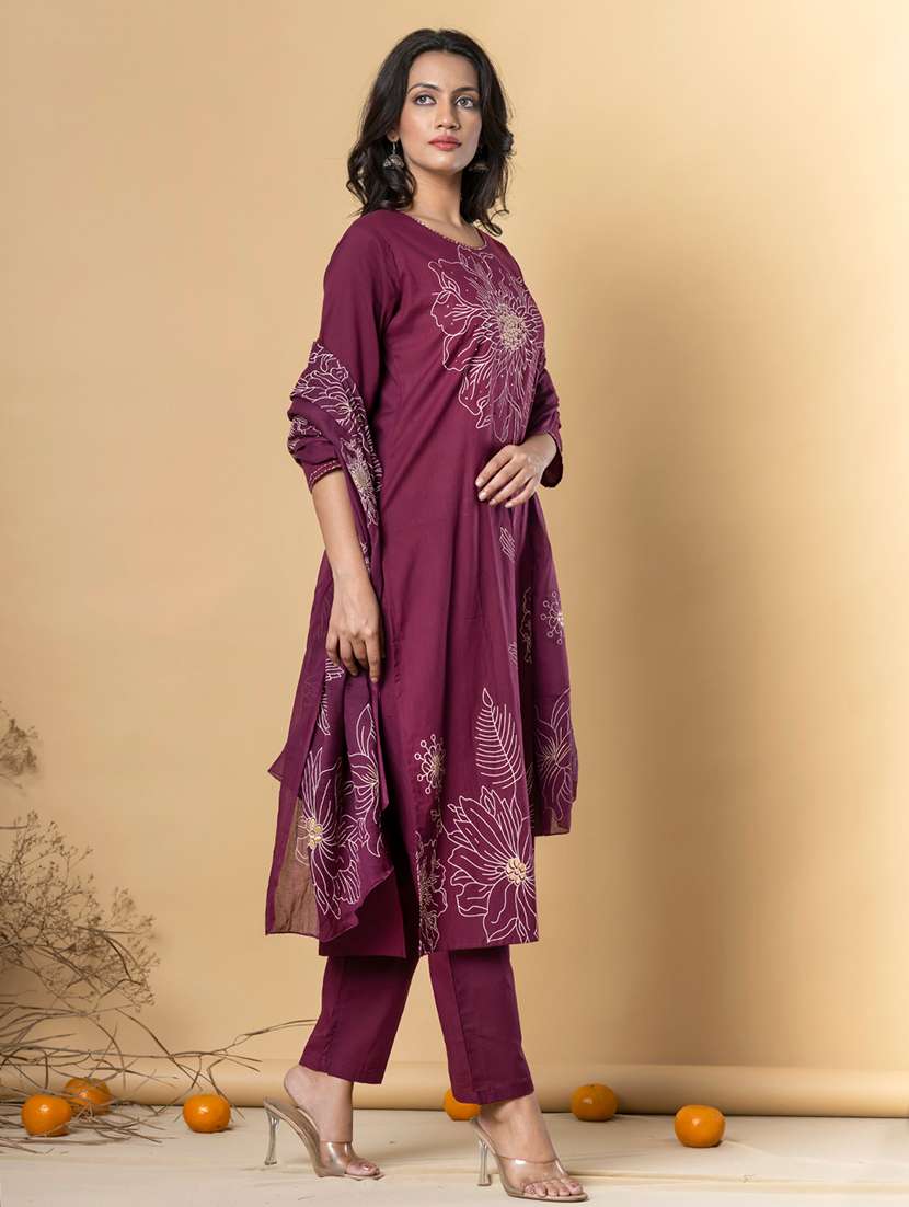 women three quarter sleeve kurta and pant with dupatta  - 22058268 -  Standard Image - 2
