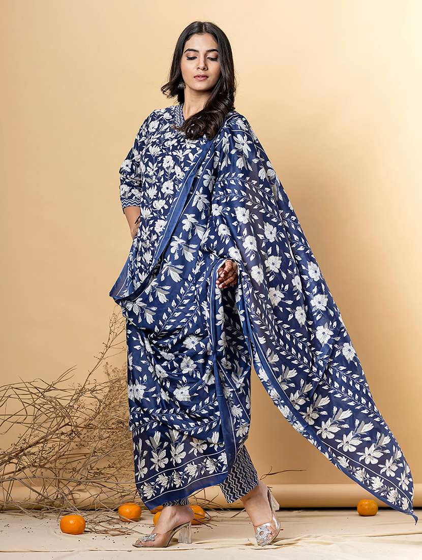 women three quarter sleeve kurta and pant with dupatta  - 22058272 -  Standard Image - 2