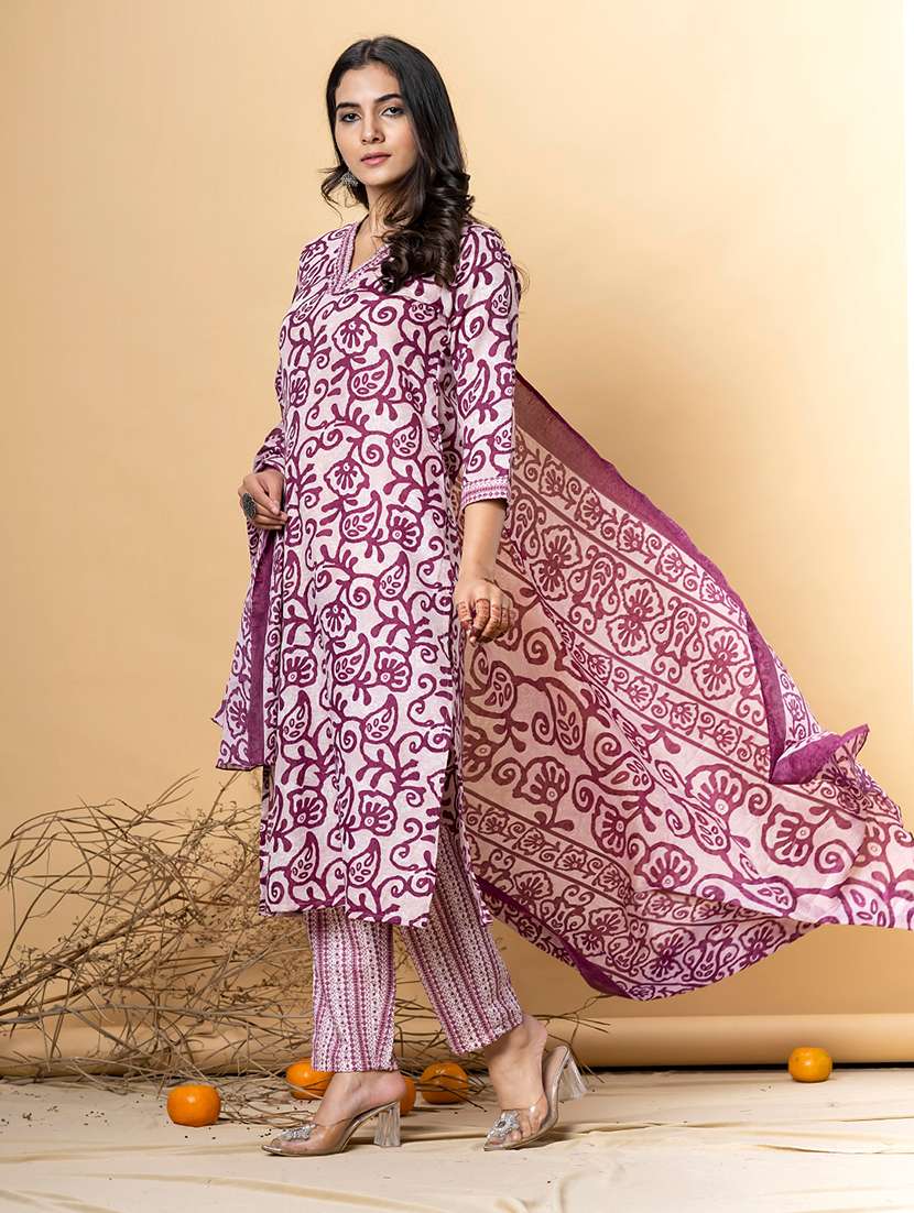 women three quarter sleeve kurta and pant with dupatta - 22058274 - Standard Image - 2