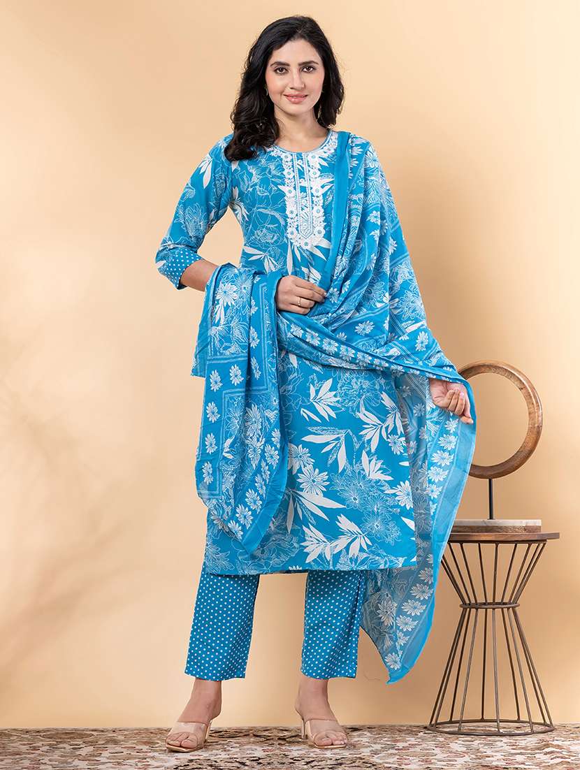 women three quarter sleeve kurta and pant with dupatta  - 22058299 -  Standard Image - 2