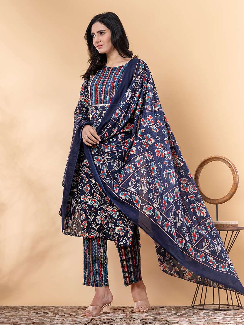 women three quarter sleeve kurta and pant with dupatta  - 22058301 -  Standard Image - 2