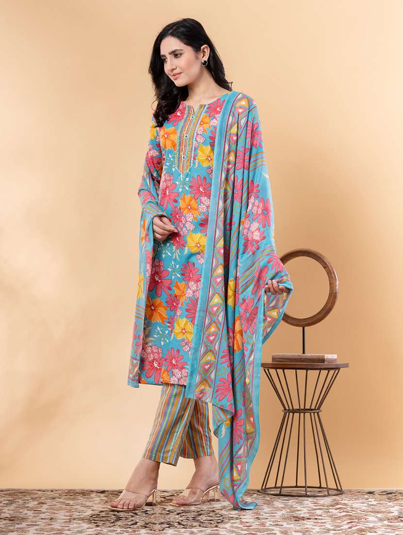 women three quarter sleeve kurta and pant with dupatta  - 22058305 -  Standard Image - 2