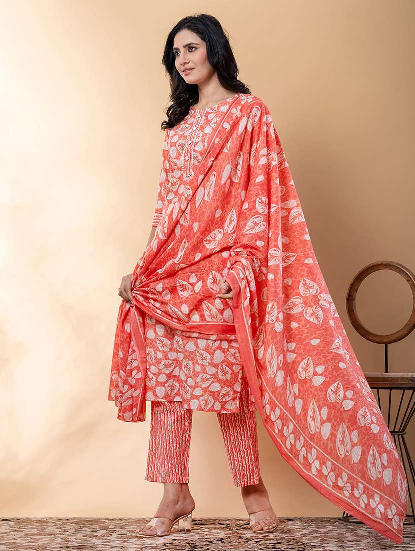 women three quarter sleeve kurta and pant with dupatta  - 22058307 -  Standard Image - 2