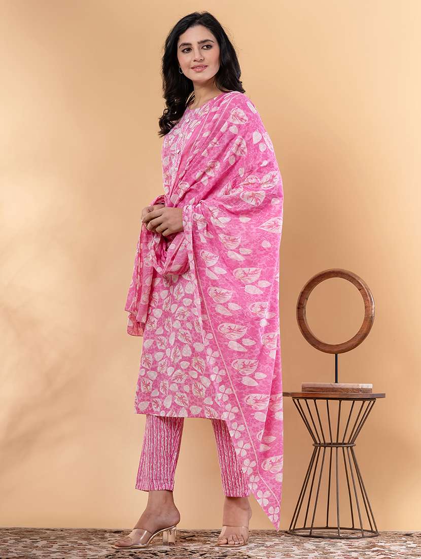 women three quarter sleeve kurta and pant with dupatta - 22058308 - Standard Image - 2