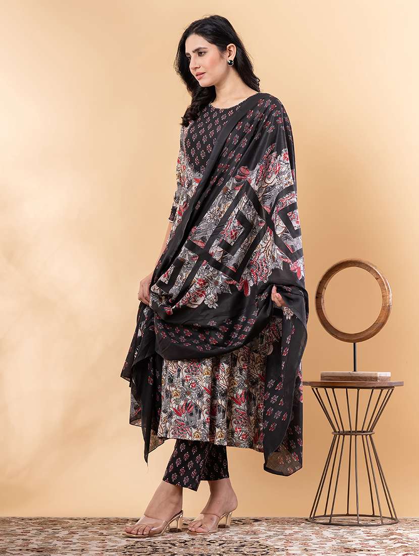 women three quarter sleeve kurta pant with dupatta set - 22058320 -  Standard Image - 2