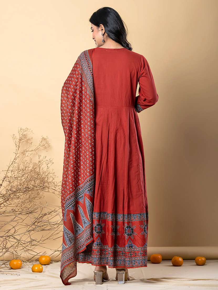 red cotton suit set - 22058378 - Standard Image - 2