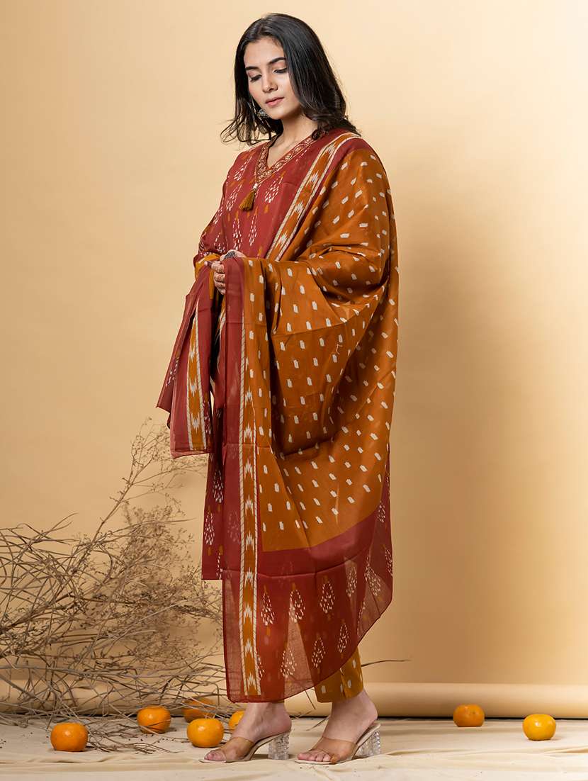 red cotton blend suit  set - 22058417 -  Standard Image - 2