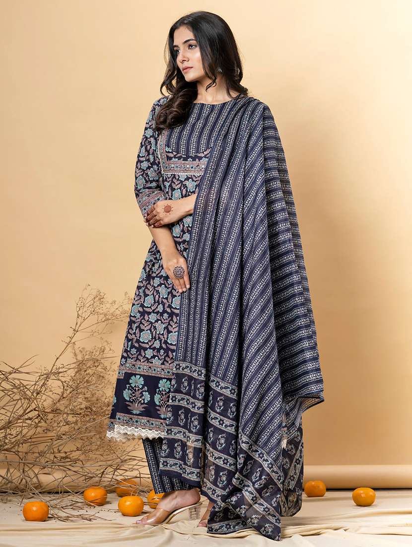 women three quarter sleeve kurta pant with dupatta set - 22058461 -  Standard Image - 2