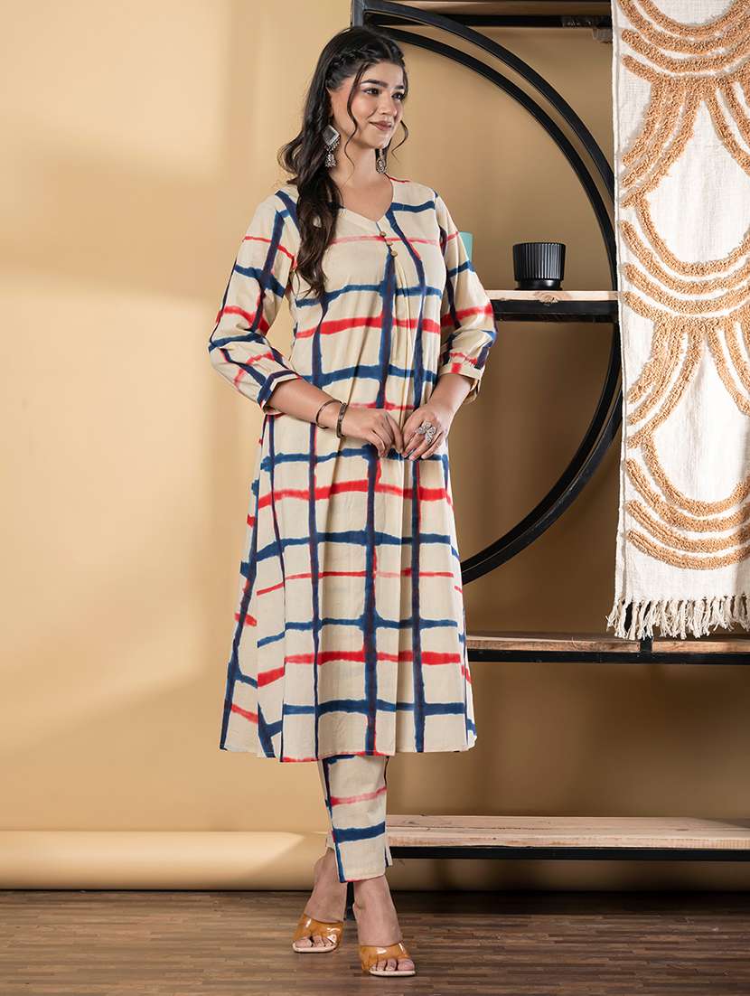 women three quarter sleeve kurta and pant set - 22058503 -  Standard Image - 2