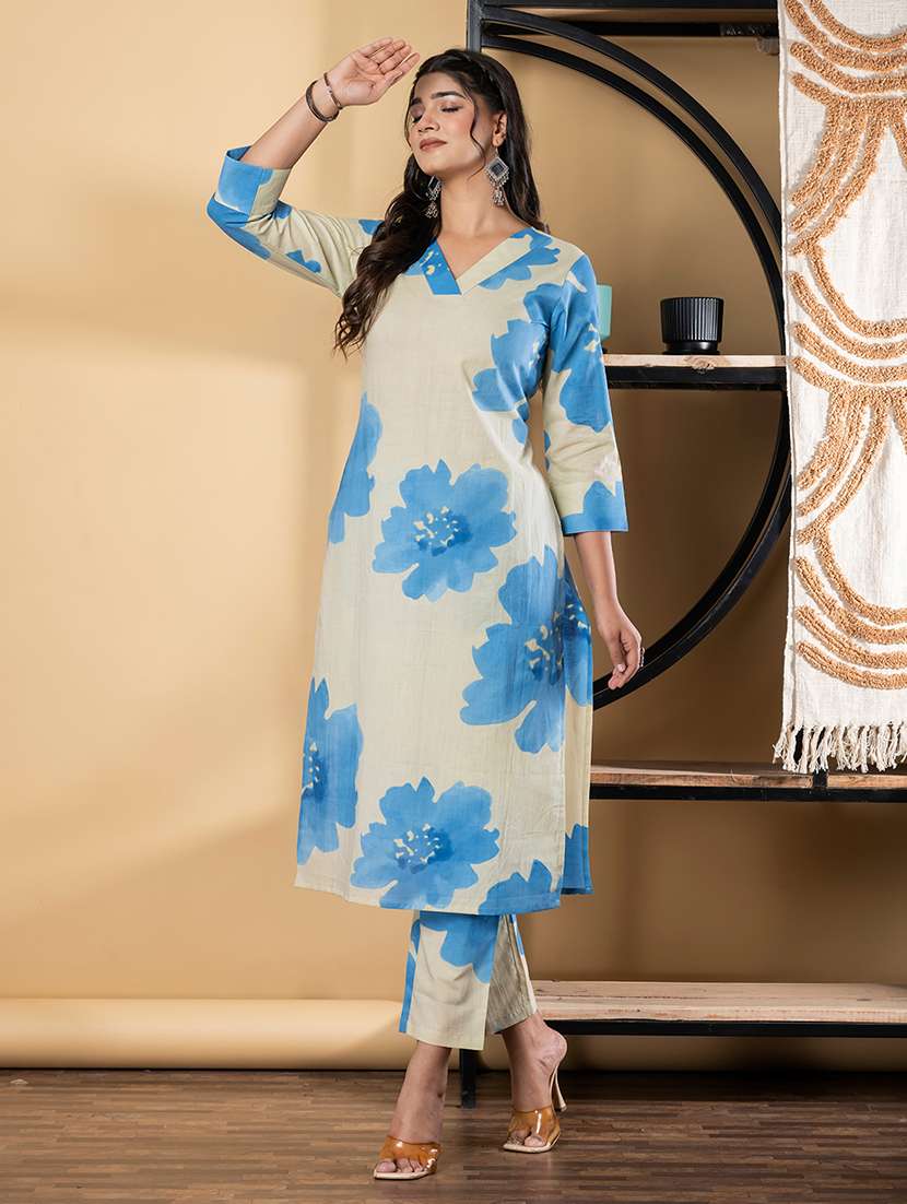 women three quarter sleeve kurta and pant set - 22058510 -  Standard Image - 2