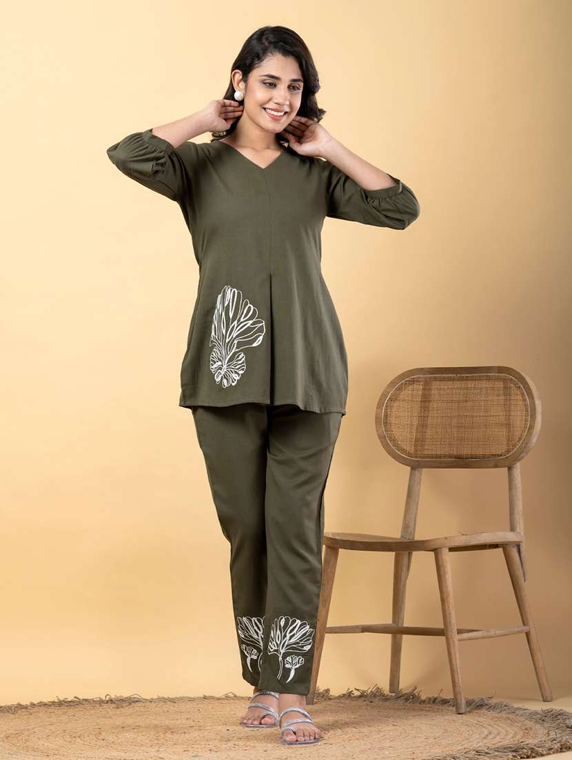 women three quarter sleeve regular fit ethnic co-ord set - 22058644 - Standard Image - 2