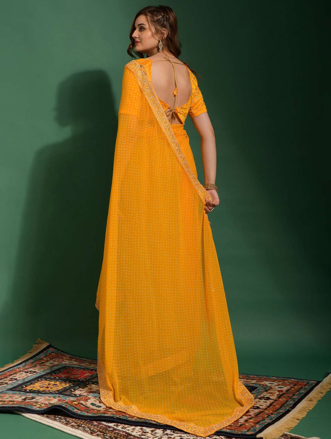 women bandhani printed bordered saree with blouse - 22059737 - Standard Image - 2
