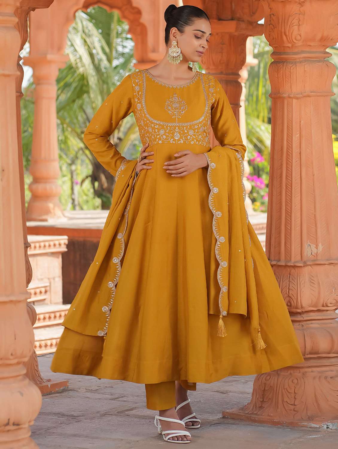 Women Embroidered Long Sleeve Kurta Pant With Dupatta Set