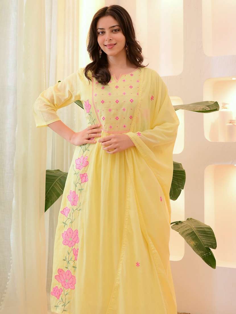 women three quarter sleeve kurta pant with dupatta set - 22060170 - Standard Image - 2