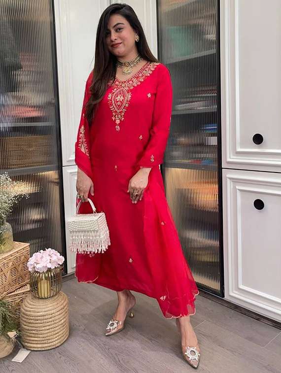 women three quarter sleeve kurta pant with dupatta set - 22060181 - Standard Image - 2