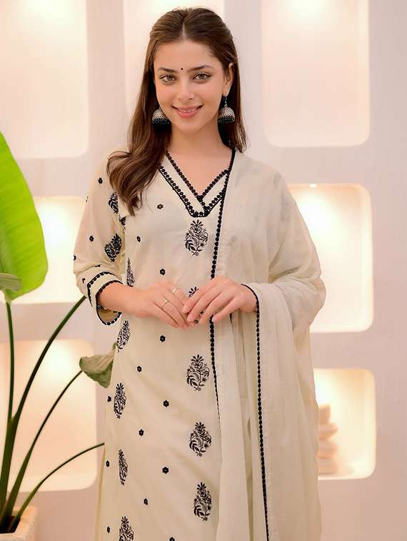 women three quarter sleeve kurta pant with dupatta set - 22060202 - Standard Image - 2