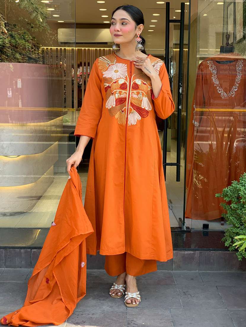 women three quarter sleeve kurta pant with dupatta set - 22060206 - Standard Image - 2