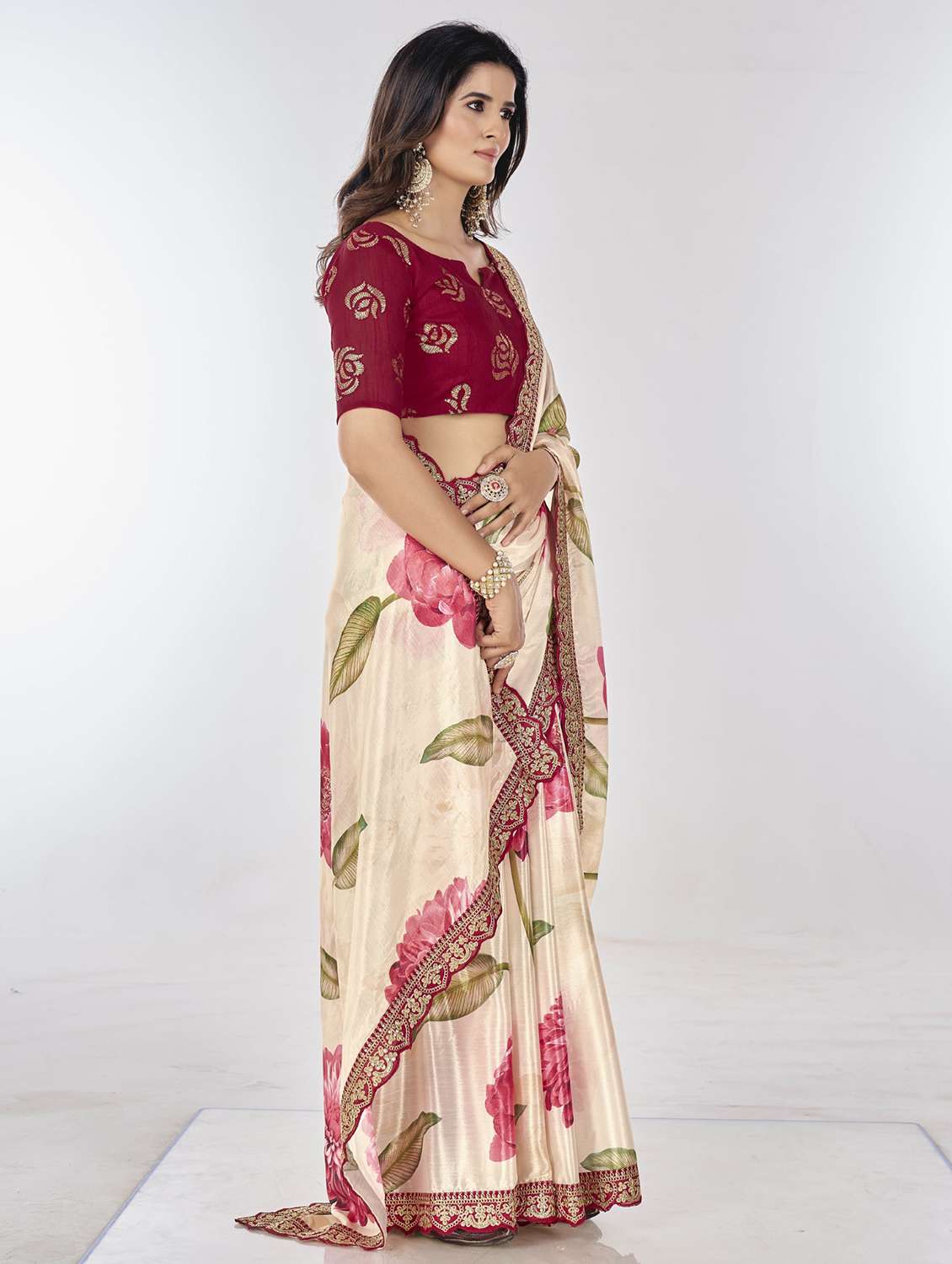 women floral printed bordered saree with blouse - 22060568 -  Standard Image - 2