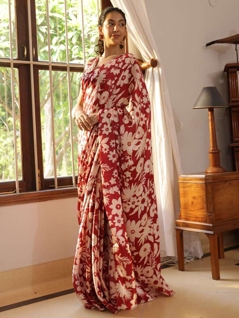 Women Floral Printed Saree With Blouse