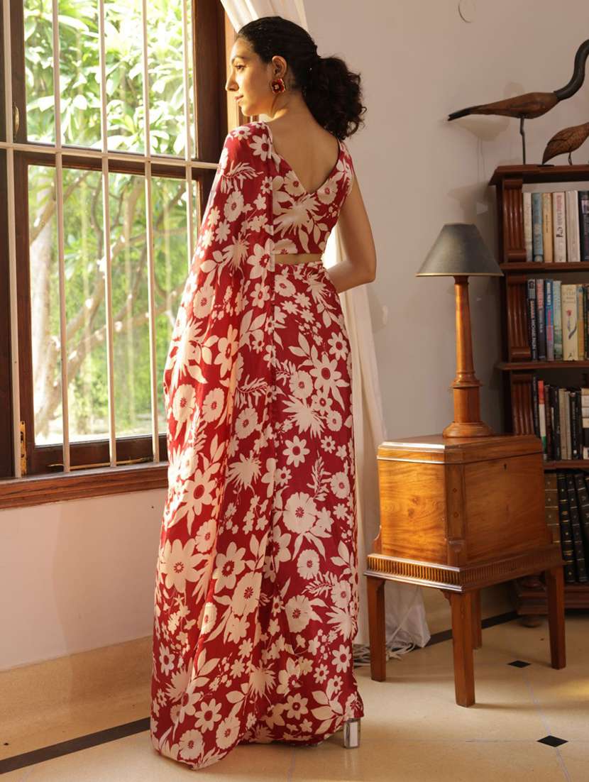 Women Floral Printed Saree With Blouse