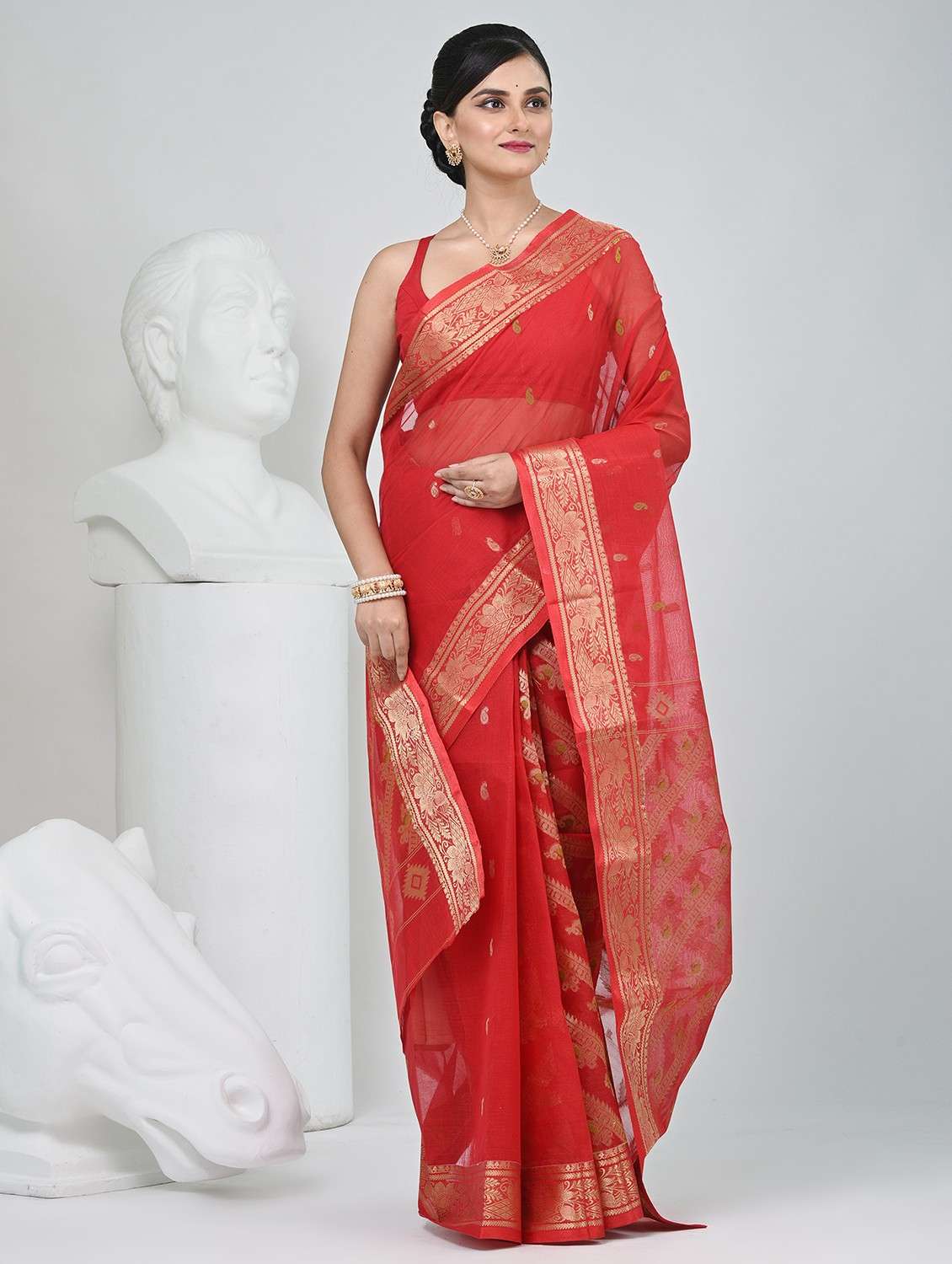 Women Self Design Tant Saree