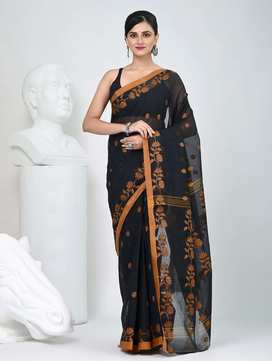 women self design tant saree - 22060640 - Zoom Image - 0