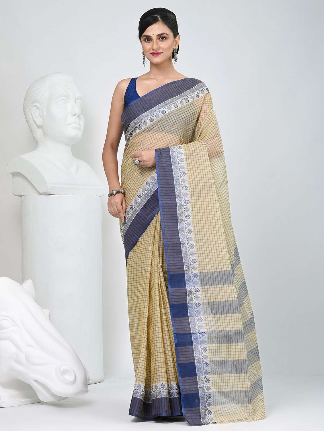 women self design handloom saree - 22060654 - Zoom Image - 0