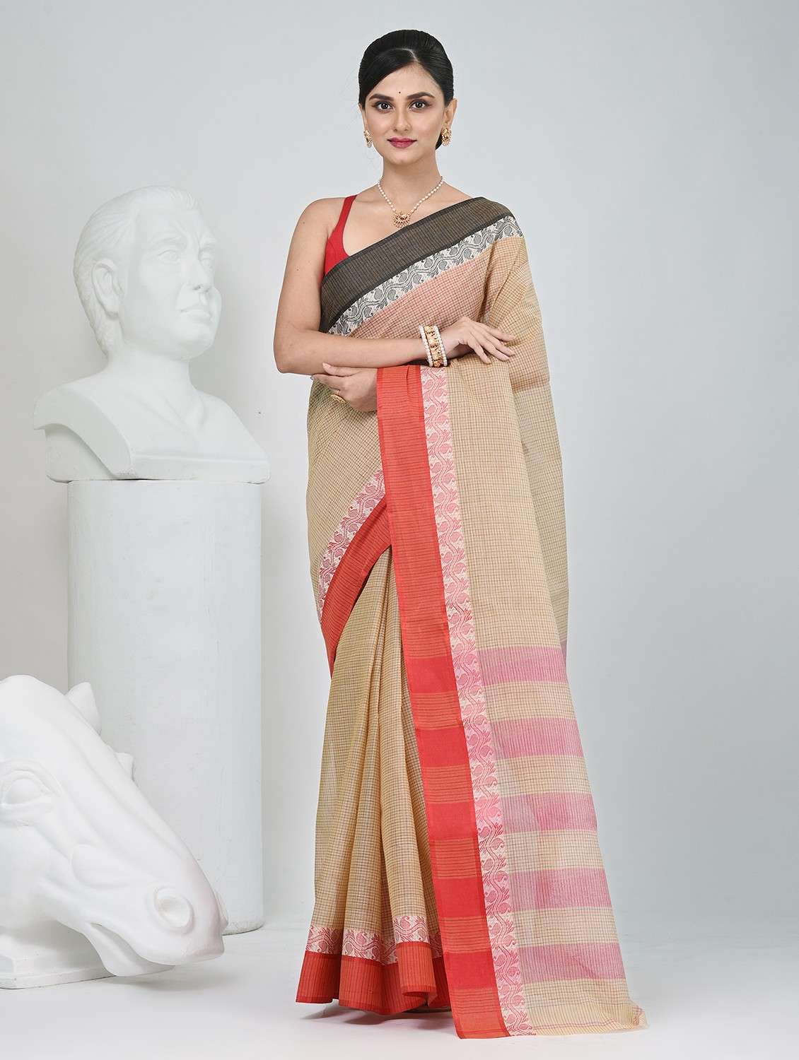 women checkered handloom saree - 22060655 -  Zoom Image - 0