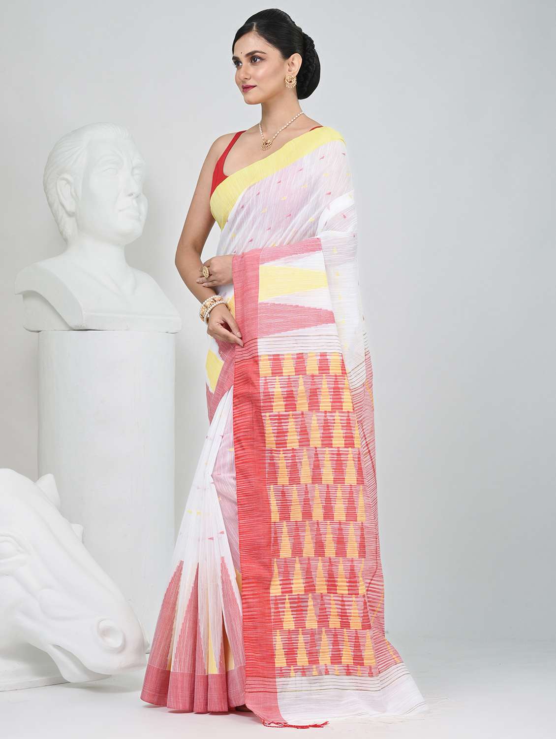 women self design handloom saree with blouse - 22060669 -  Standard Image - 2