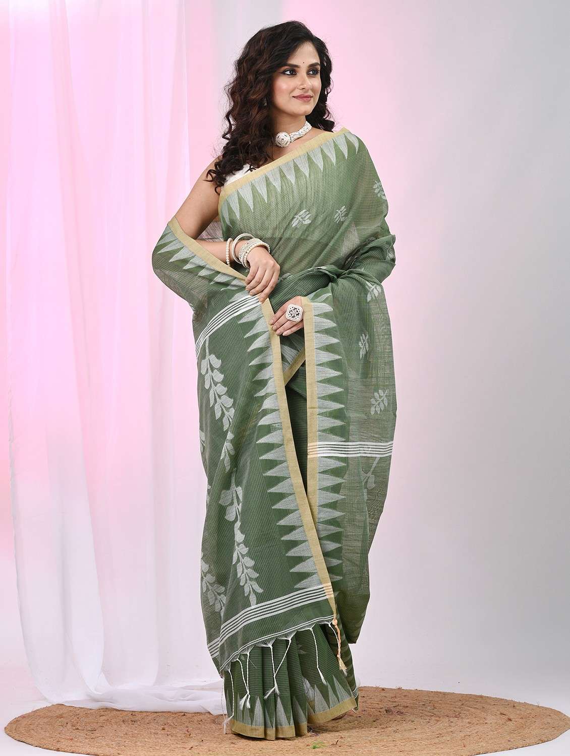 women self design handloom saree with blouse - 22060679 -  Standard Image - 2