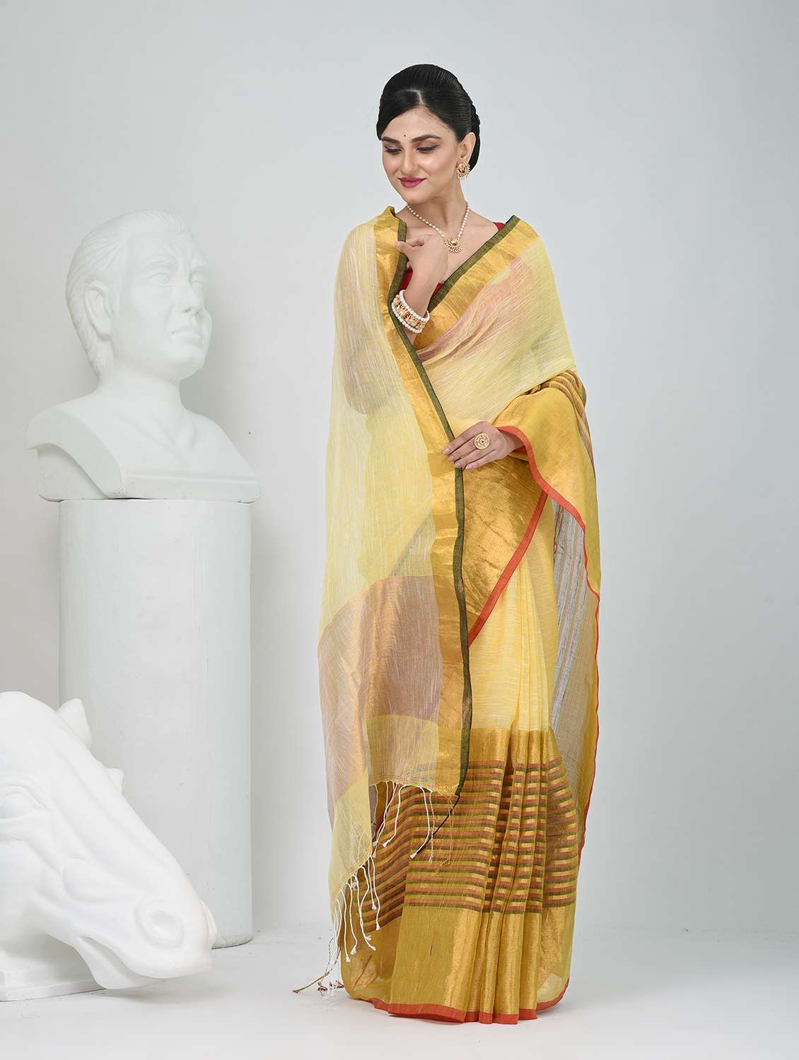women self design handloom saree with blouse - 22060696 - Standard Image - 2
