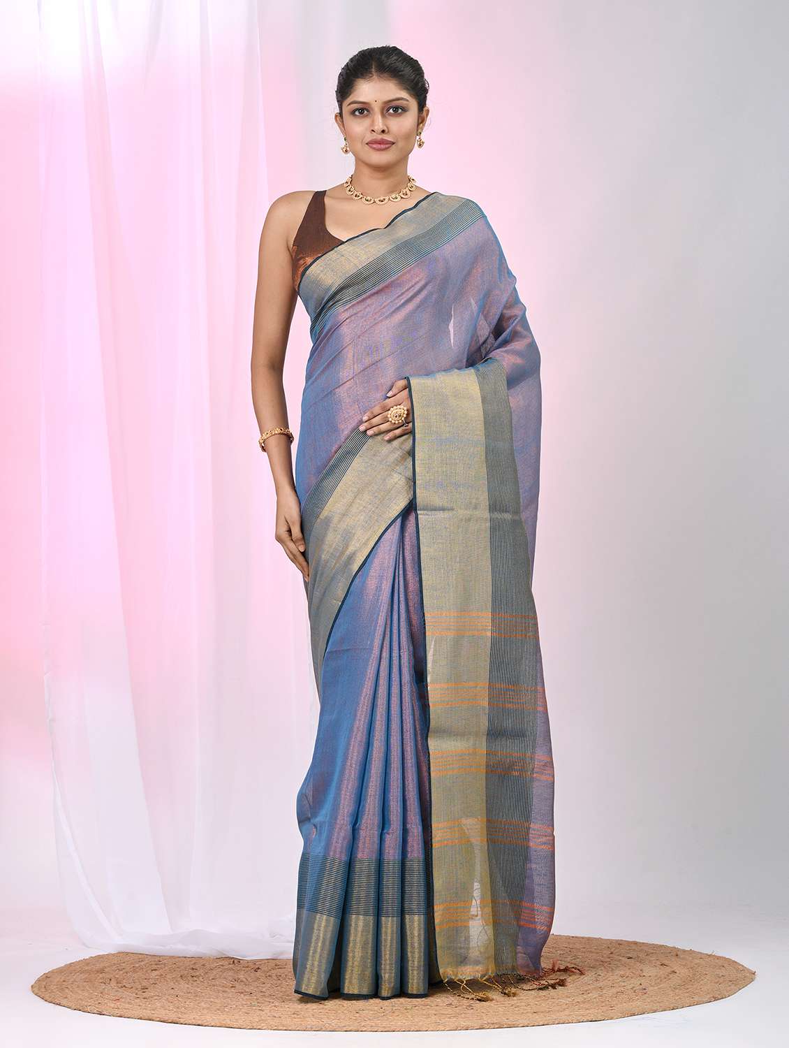 women solid with bordered handloom saree with blouse