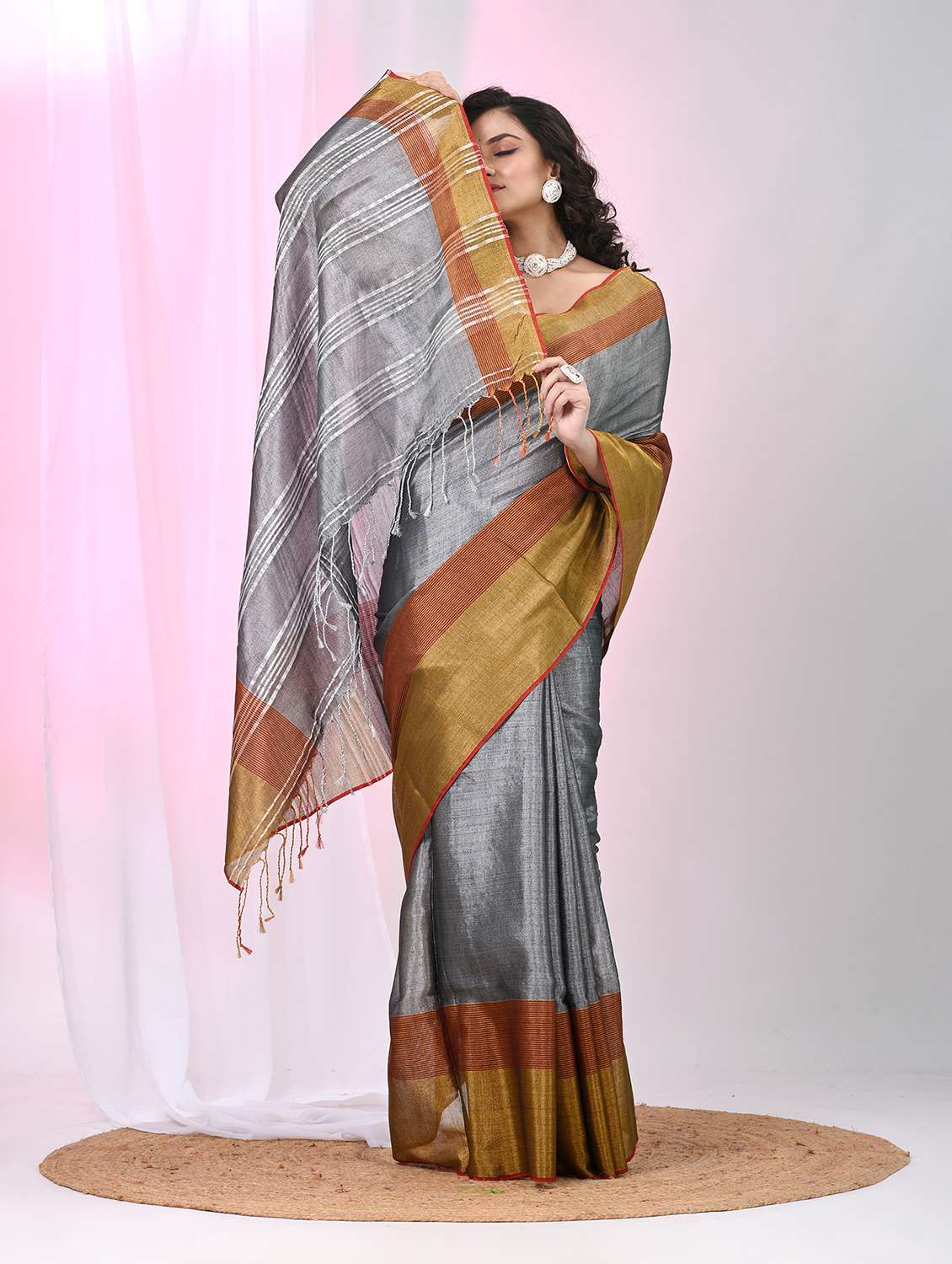 women solid with bordered handloom saree with blouse - 22060713 -  Standard Image - 2