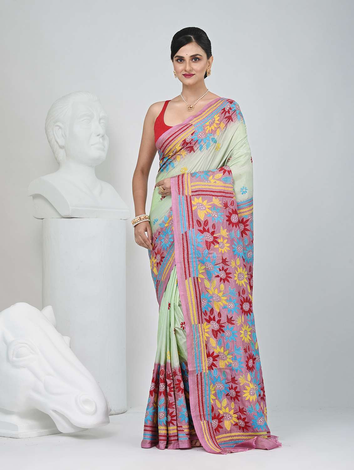 women solid with work handloom saree with blouse - 22060734 - Zoom Image - 0