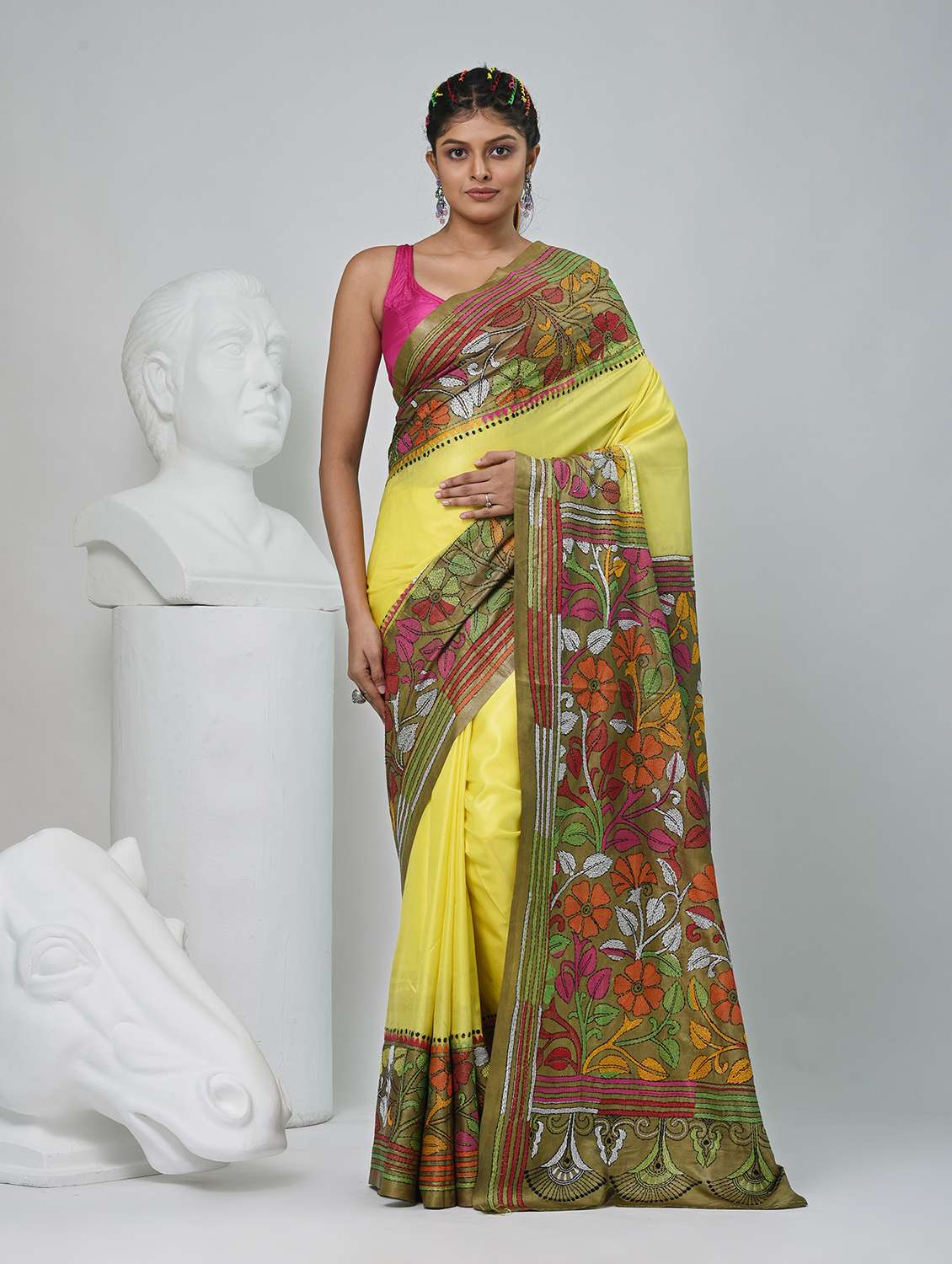 women solid with work handloom saree with blouse - 22060737 - Zoom Image - 0