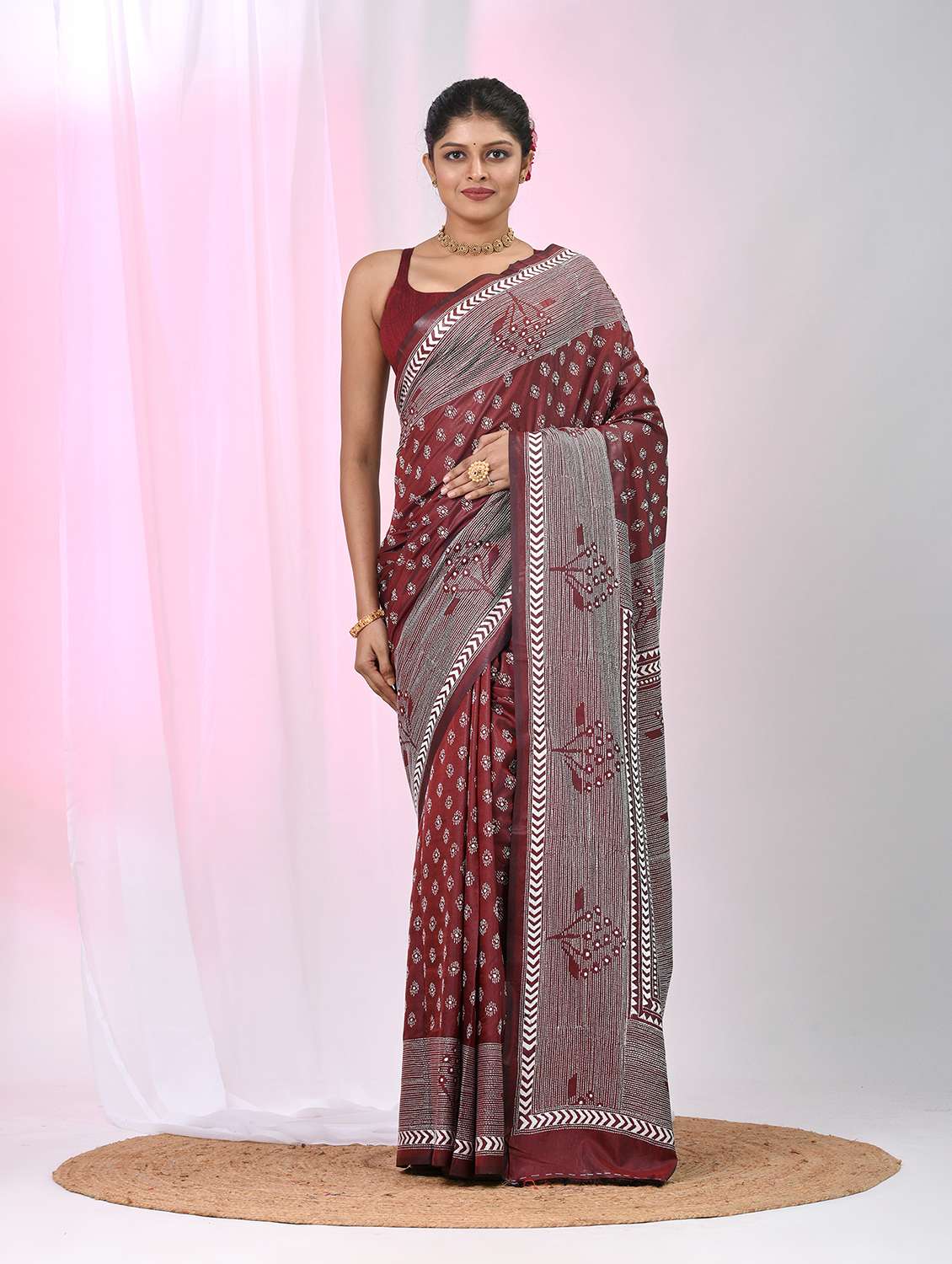 women solid with work handloom saree with blouse - 22060745 - Zoom Image - 0