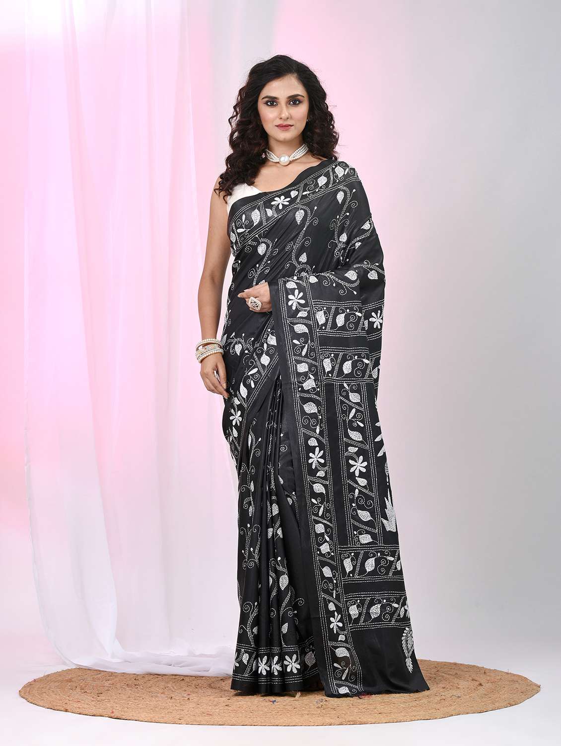 women solid with work handloom saree with blouse - 22060750 - Zoom Image - 0
