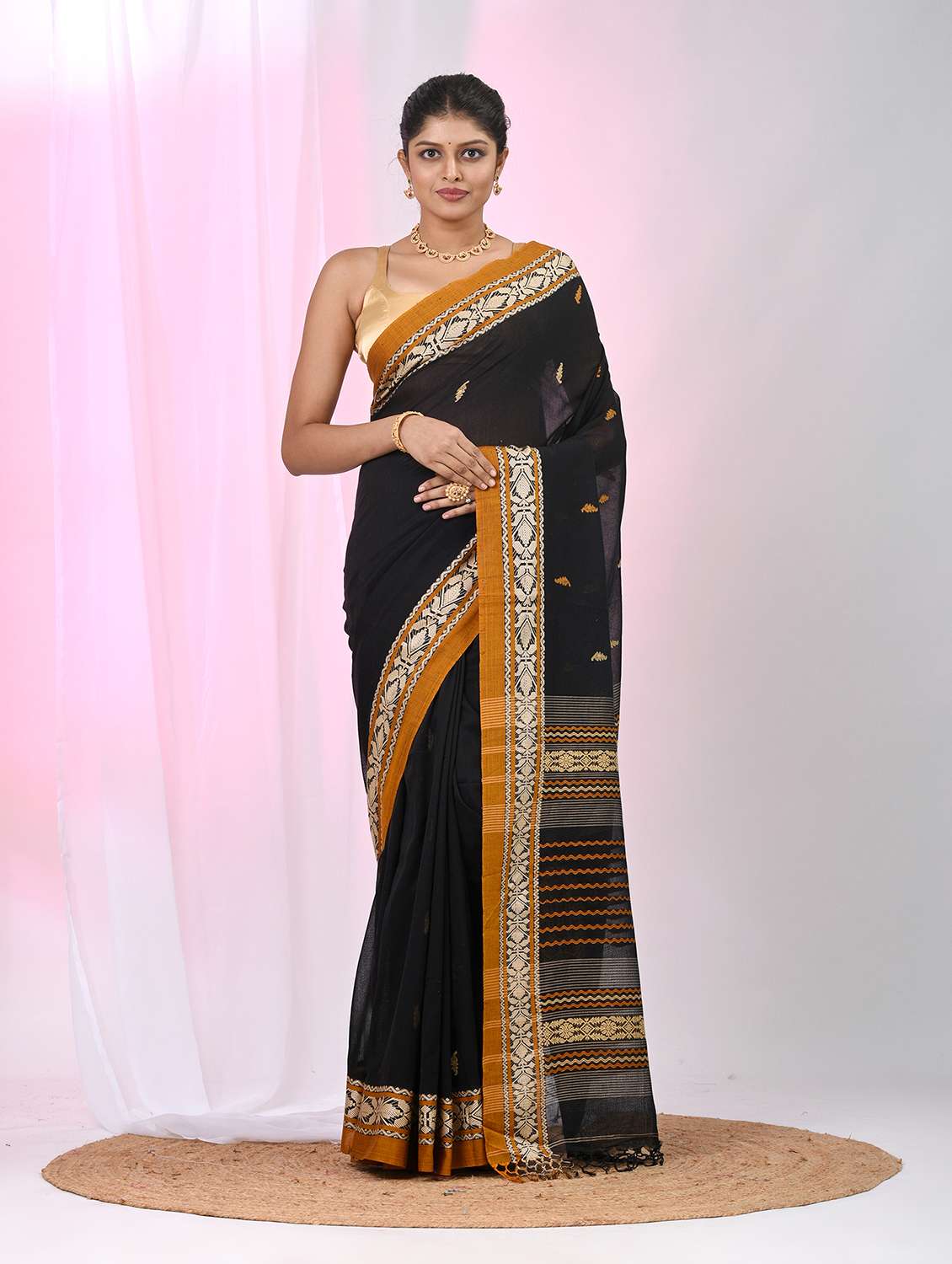 women self design handloom saree with blouse - 22060777 - Standard Image - 2